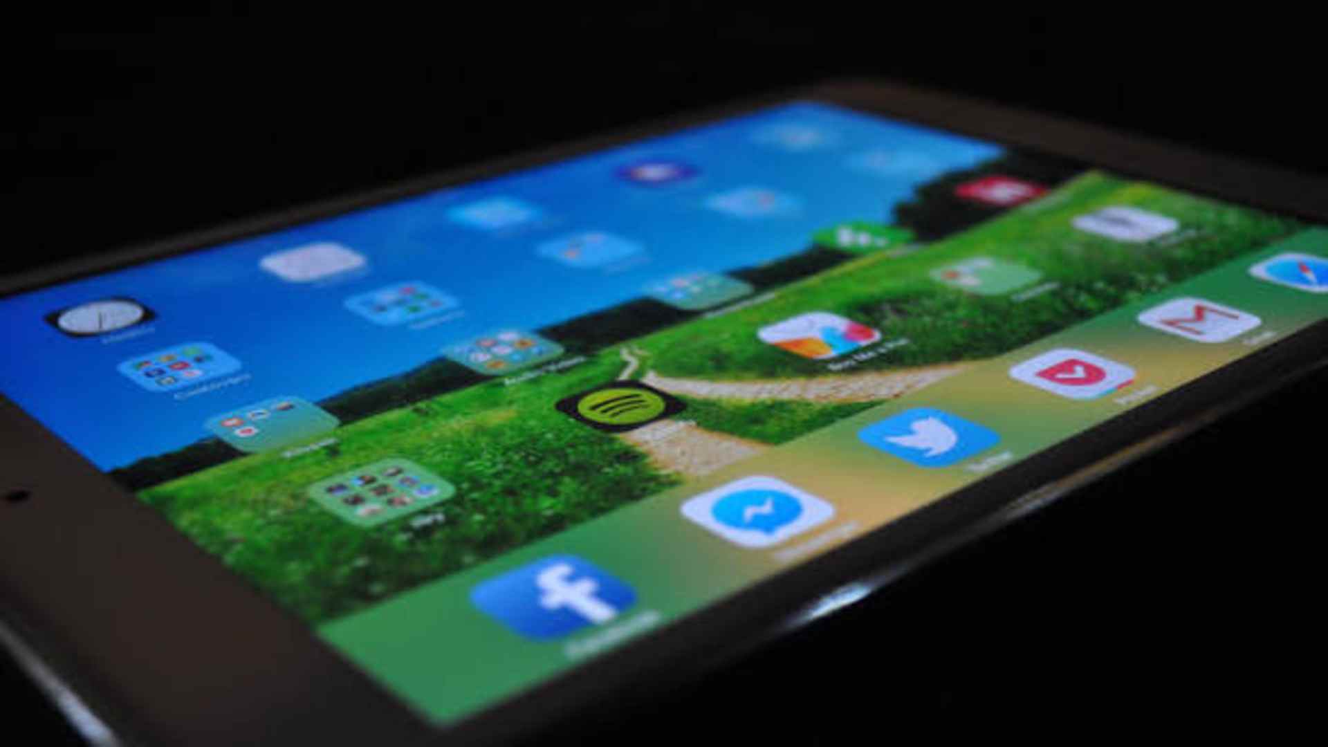 Mobile Games That Keep Communities Connected